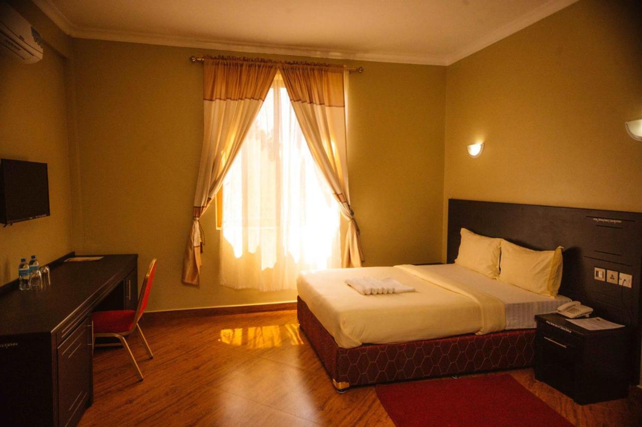 Panone Hotel Boma Boma la Ngombe Ngoại thất bức ảnh