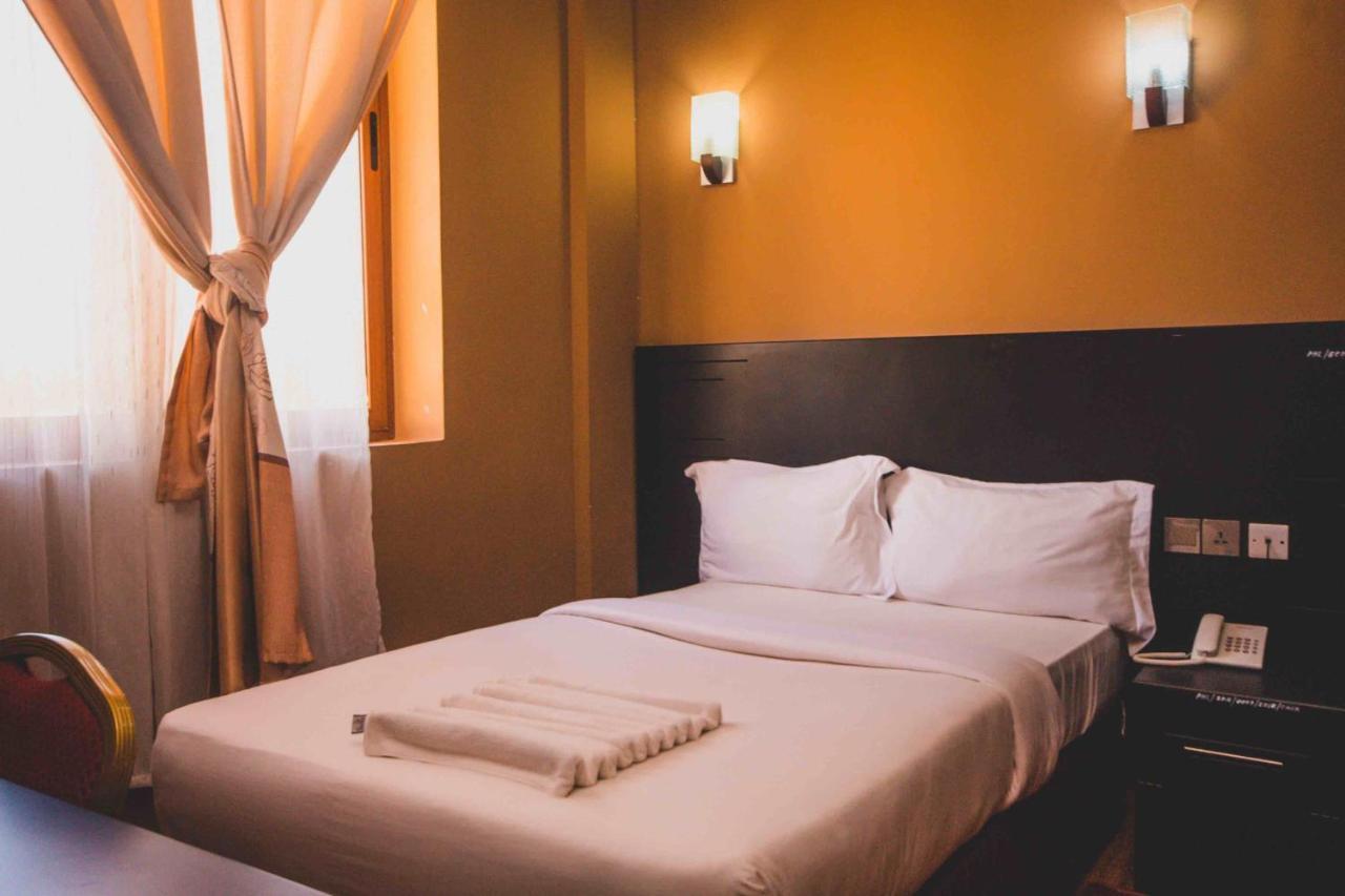 Panone Hotel Boma Boma la Ngombe Ngoại thất bức ảnh