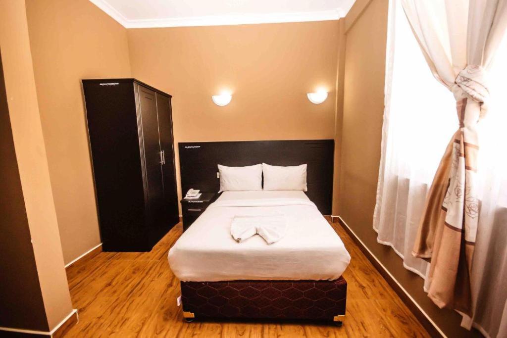 Panone Hotel Boma Boma la Ngombe Ngoại thất bức ảnh